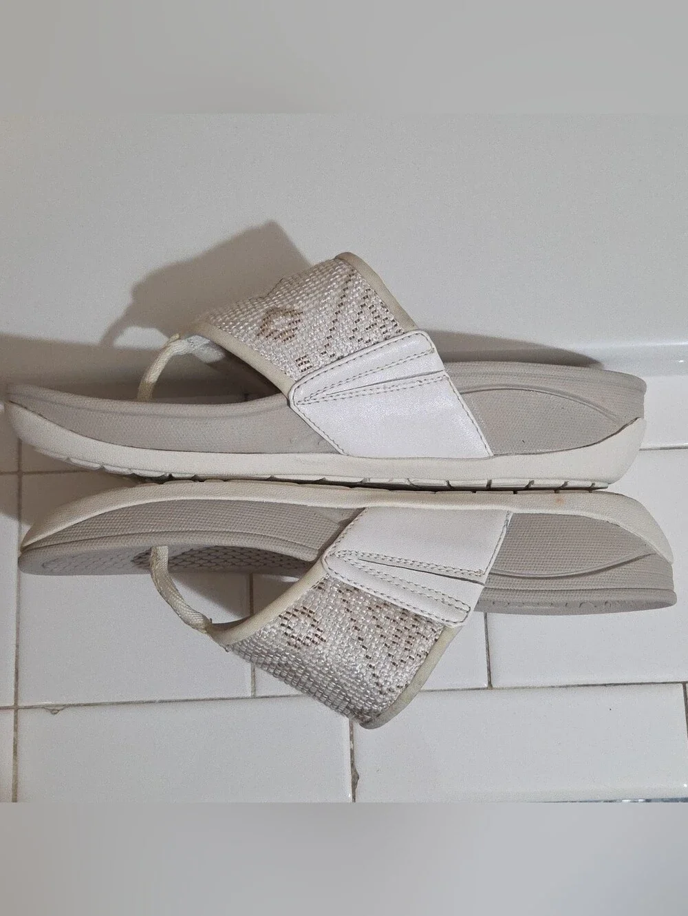 Baretraps Dasie Women's Thong Slide Flip Flop Beige Sandal Comfort Size 10